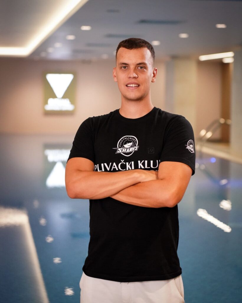 Skola plivanja Sharks trener Marko Rokvic